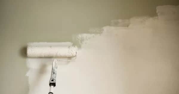 Jaka biała farba pokryje kolor? Sprawdź, jak uniknąć problemów z kryciem