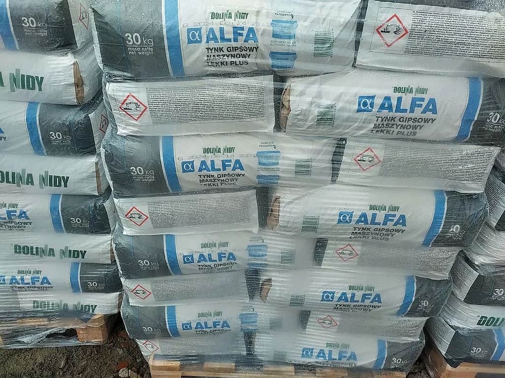 Jak kłaść tynk gipsowy: uniknij błędów i osiągnij idealną gładkość