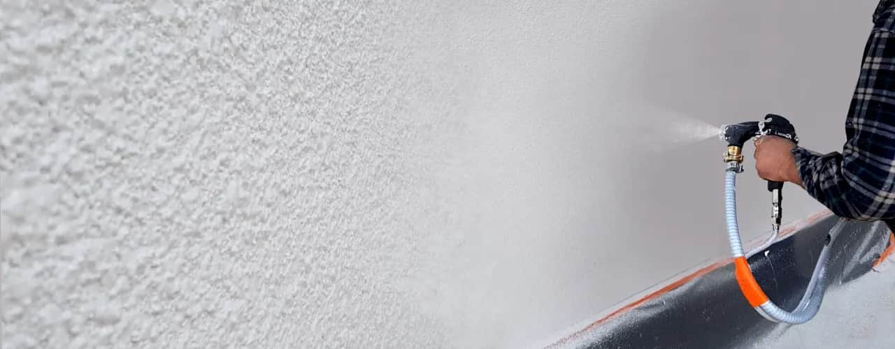 Jak nakładać tynki akrylowe, aby uniknąć najczęstszych błędów