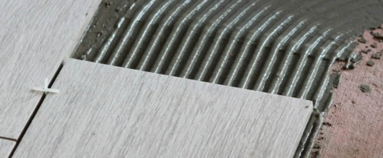 Jaki klej do gresu wybrać, aby uniknąć problemów z instalacją?