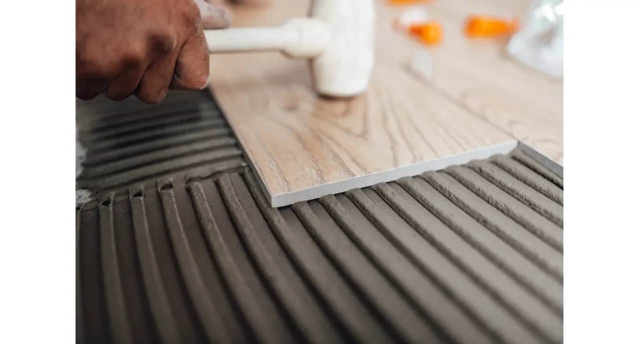 Jaka fuga do gresu drewnopodobnego - wybierz najlepszą opcję dla trwałości i estetyki