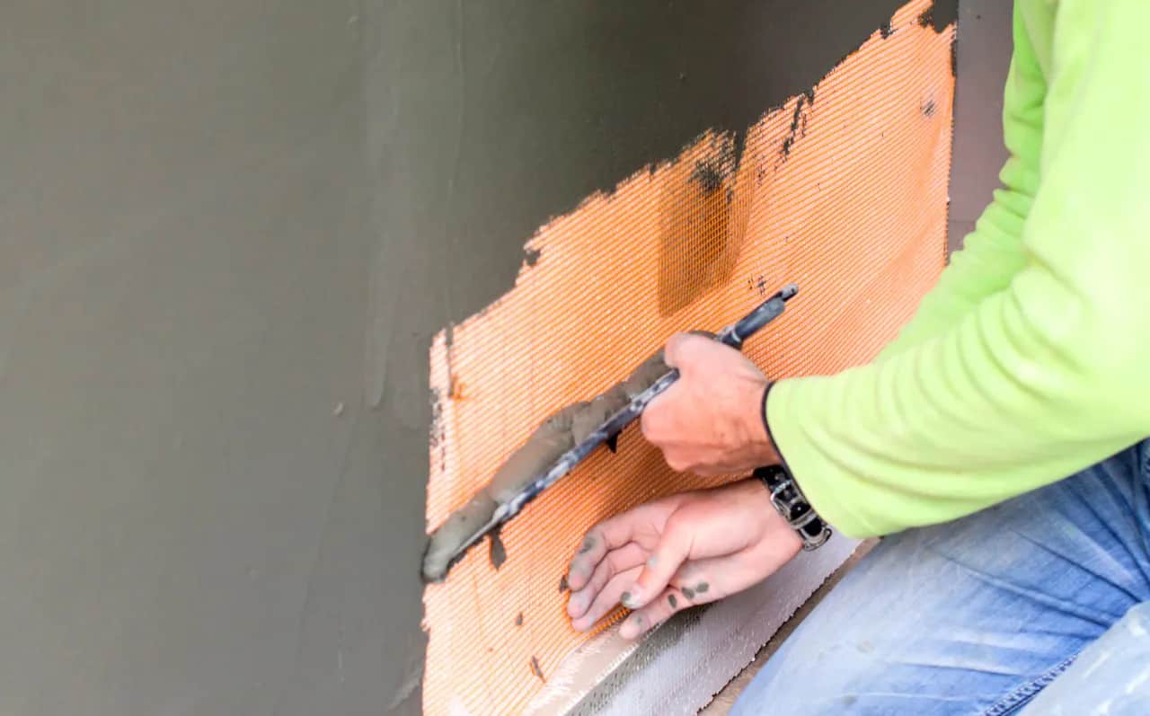 Ile kosztuje 1m2 tynku zewnętrznego? Sprawdź ceny i rodzaje tynków