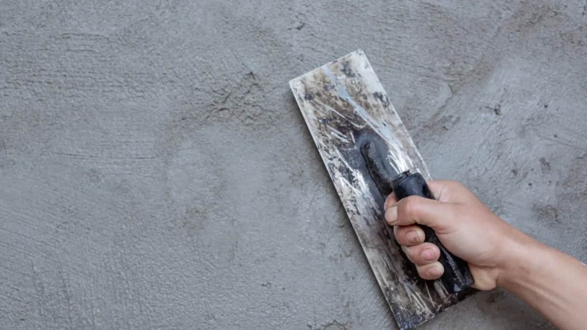 Ile za położenie tynku elewacyjnego? Sprawdź, co wpływa na koszt