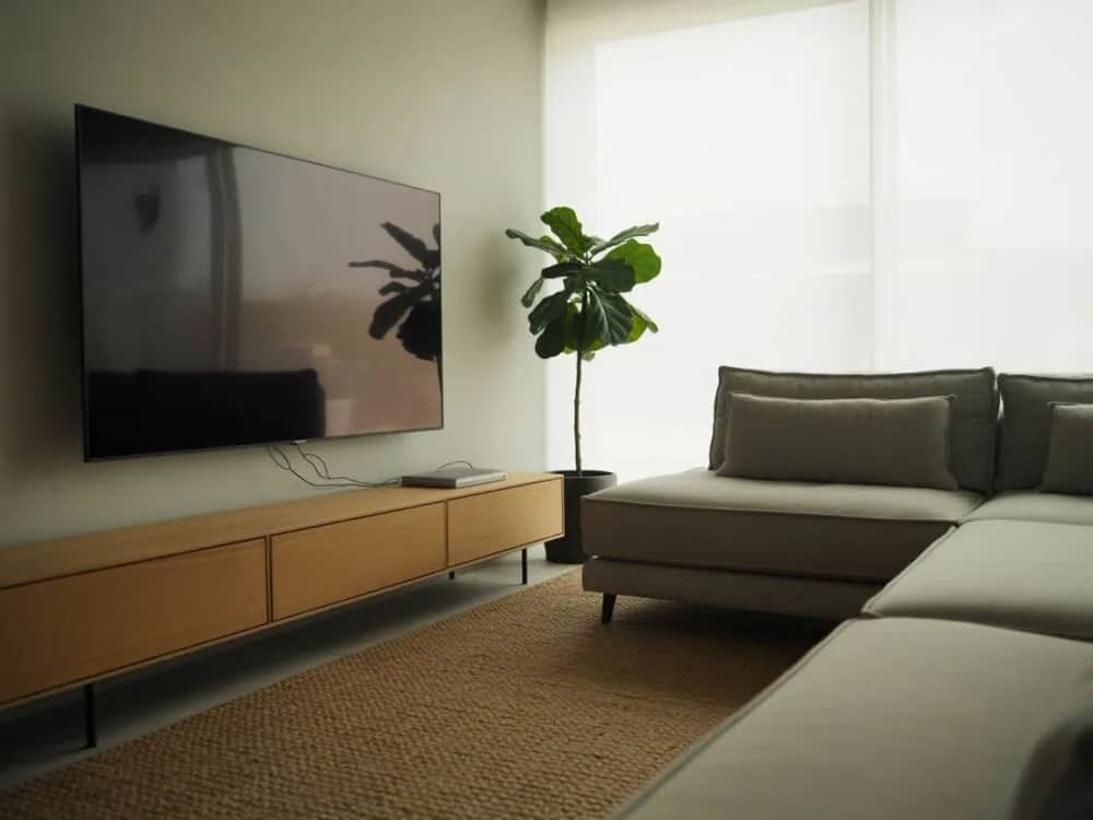 Jak zamaskować kable na ścianie bez wiercenia i zniszczeń