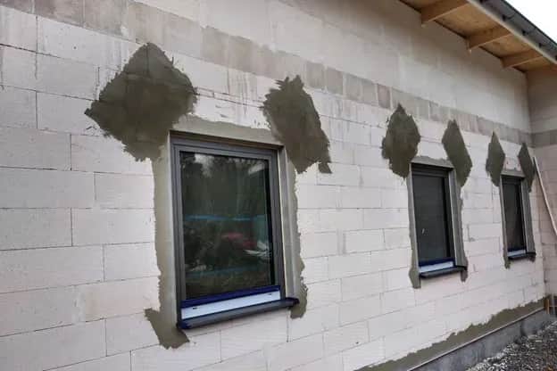 Ile kosztuje położenie tynku zewnętrznego? Sprawdź ceny i czynniki wpływające na koszty