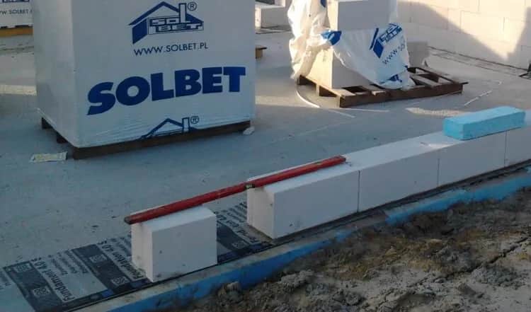 Jaka papa na izolacje poziomą - wybierz najlepsze rozwiązanie dla fundamentów